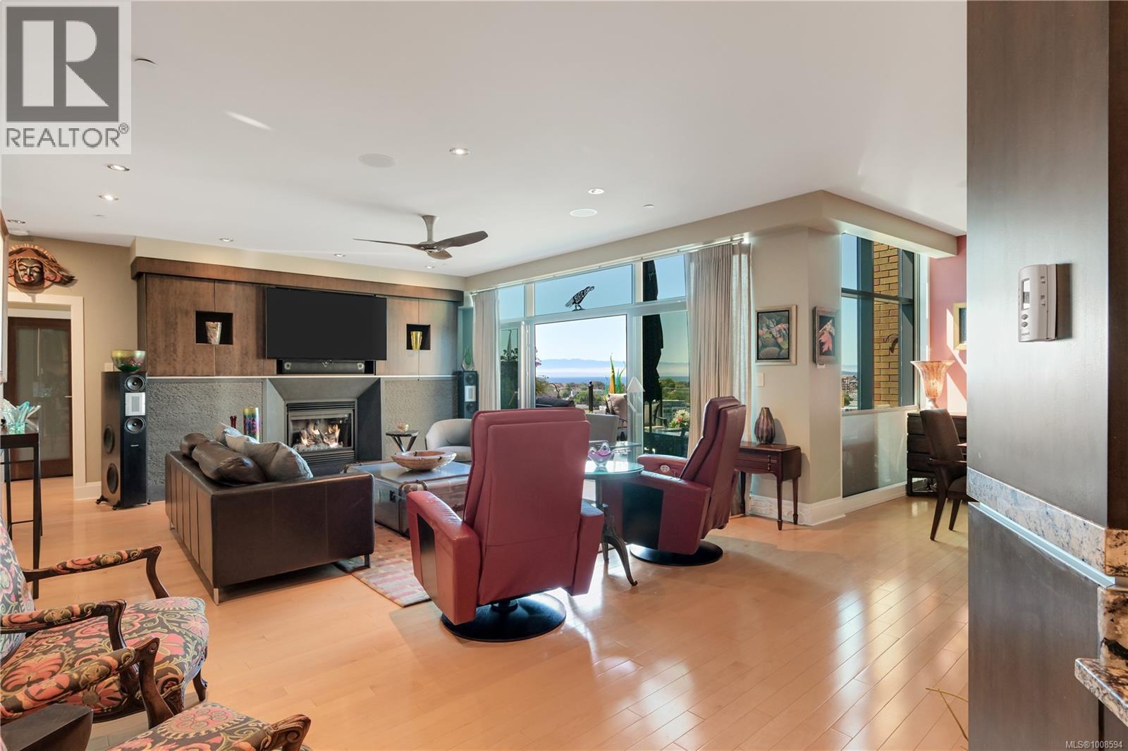 Property at 802 847 Dunsmuir Rd image 2