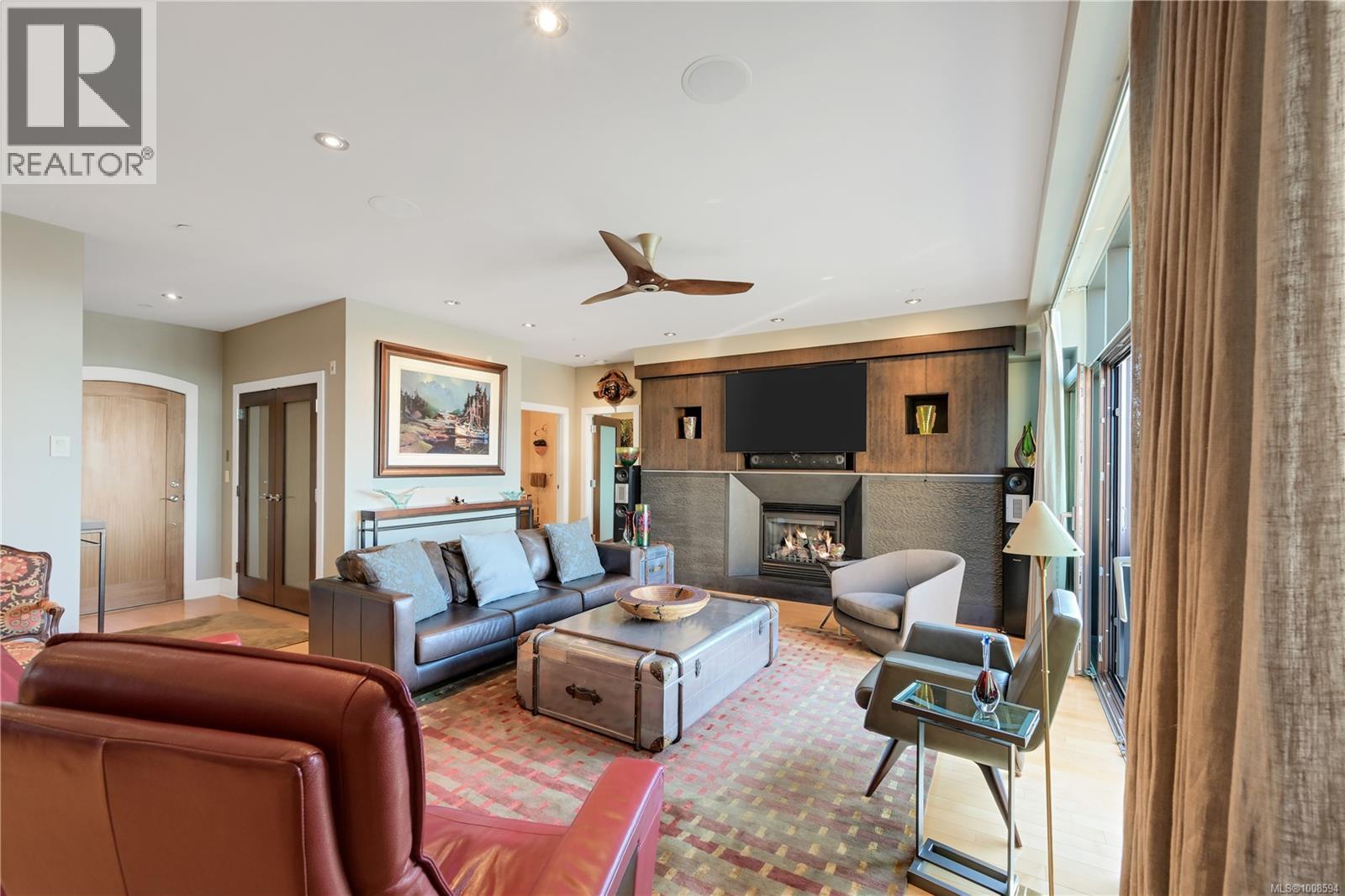 Property at 802 847 Dunsmuir Rd image 4