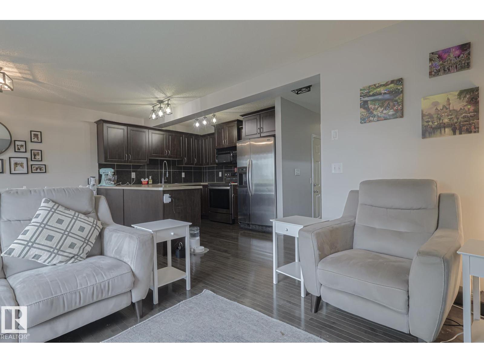 Property at 2 VANESSA AV image 2