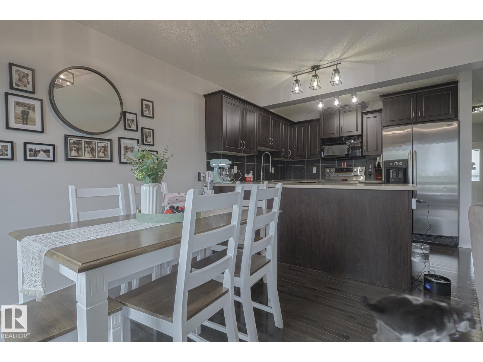 Property at 2 VANESSA AV image 3