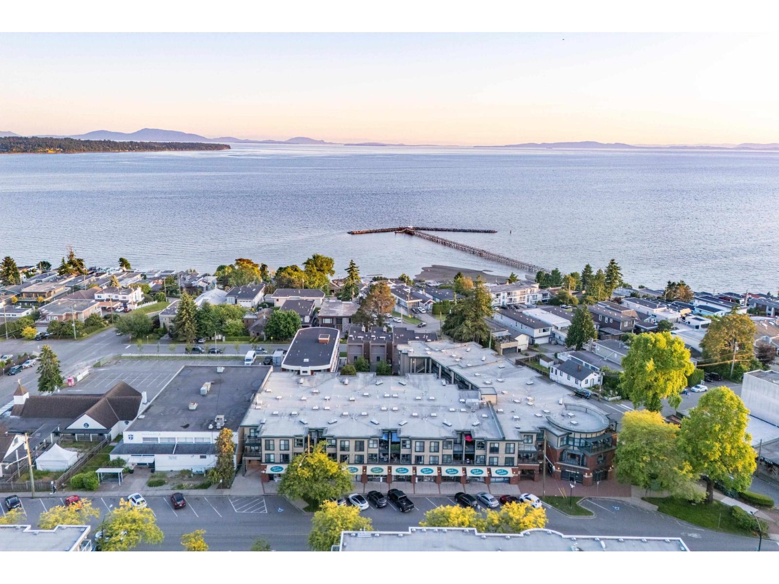 303 15210 Pacific Avenue, White Rock, British Columbia  V4B 5L2 - Photo 2 - R3035102