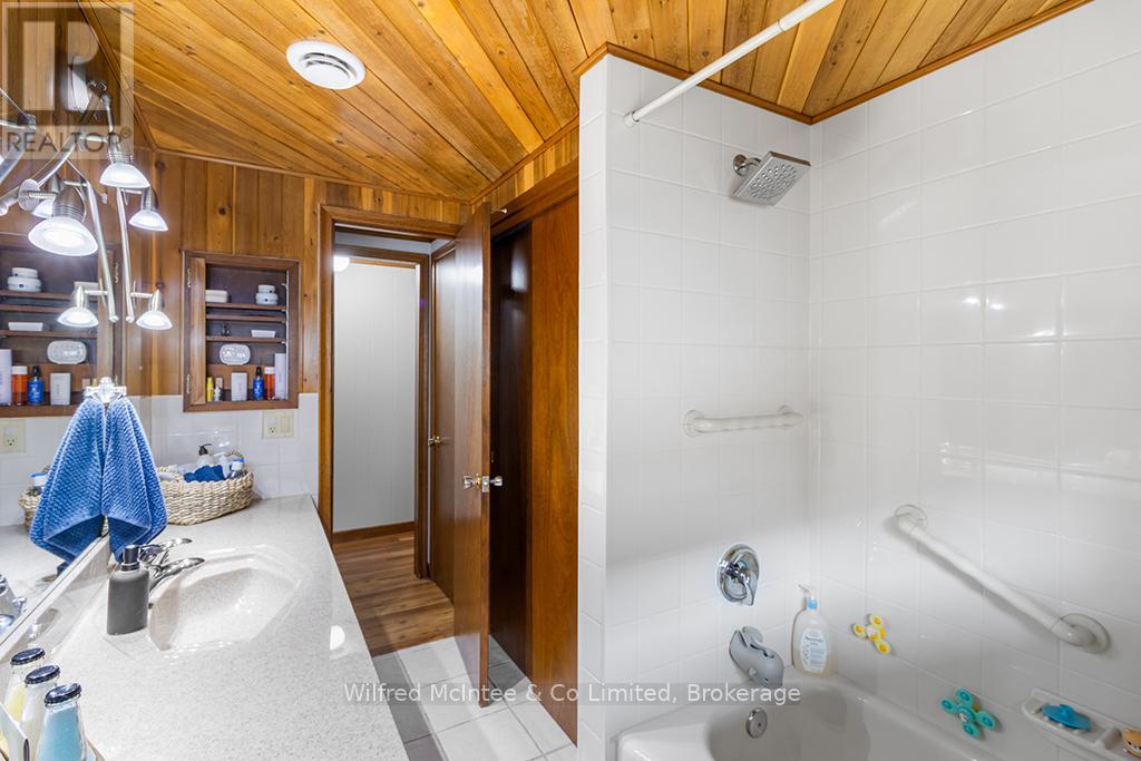 20 Ottawa Avenue, Saugeen Shores, Ontario  N0H 2L0 - Photo 44 - X12333643