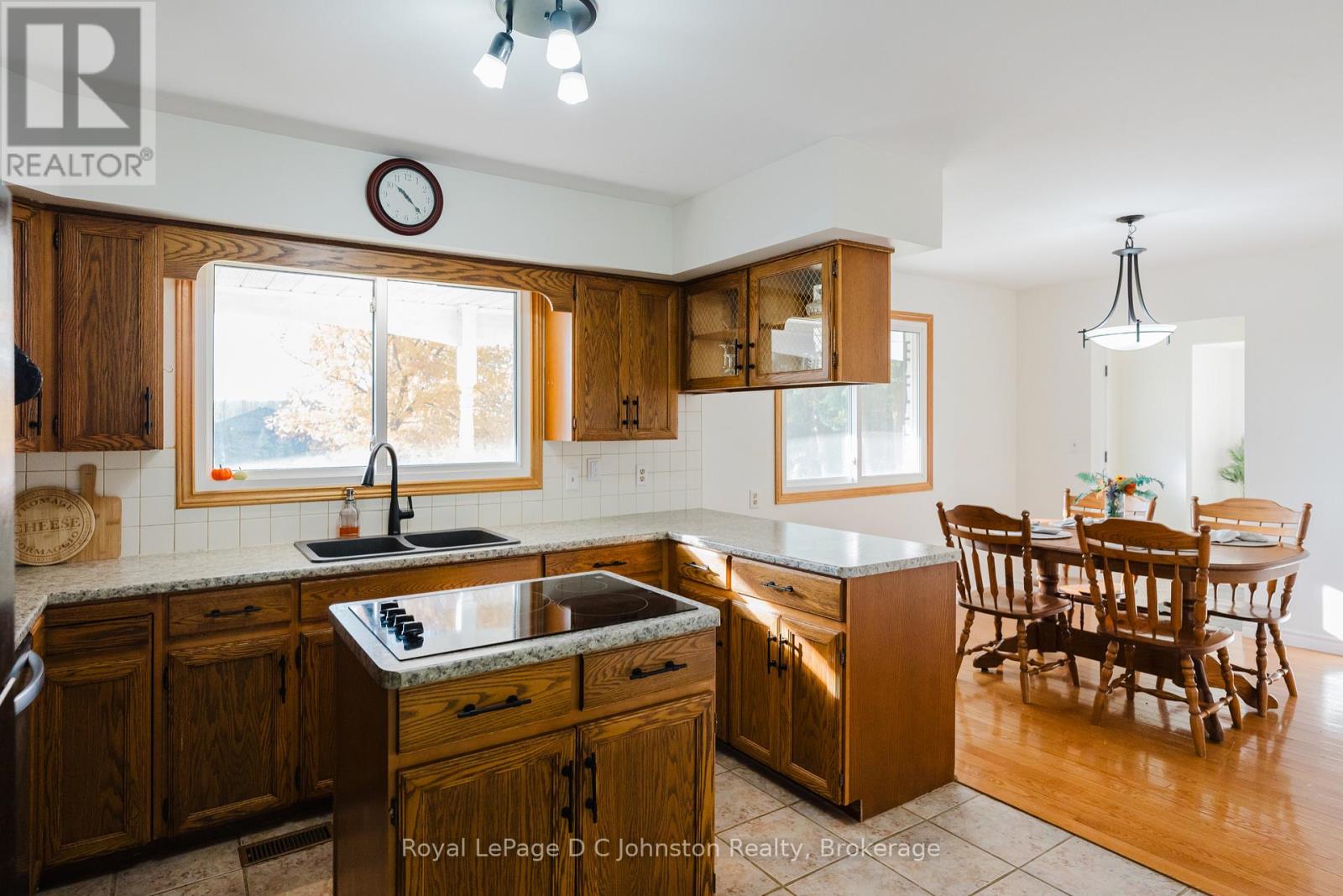 7199 Highway 21 Highway, South Bruce Peninsula, Ontario  N0H 1A0 - Photo 11 - X12333698