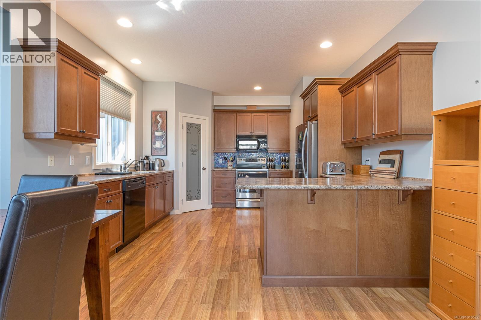 Property at 1757 Country Hills Dr image 3