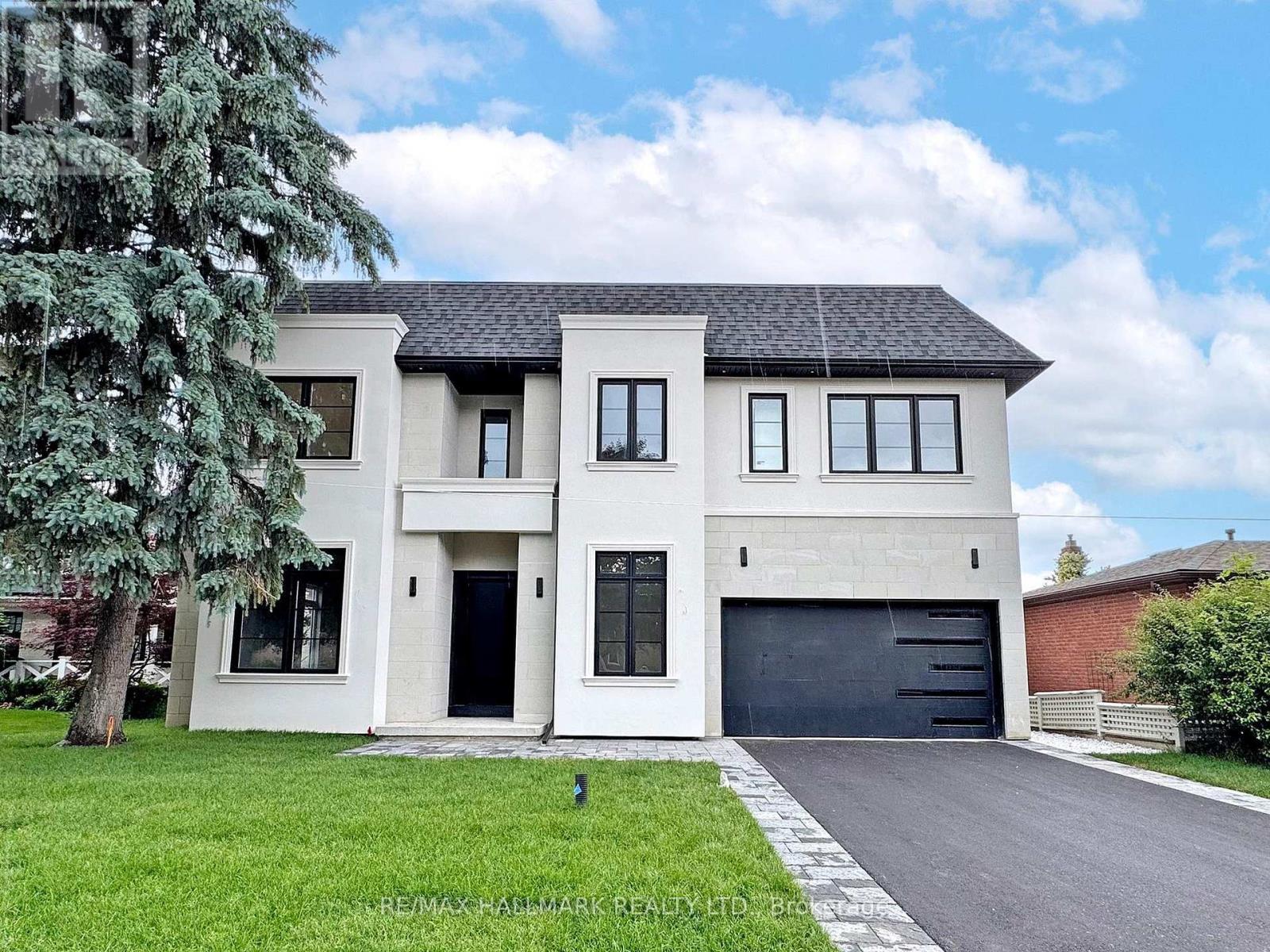 32 COSSAR DRIVE, Aurora, Ontario