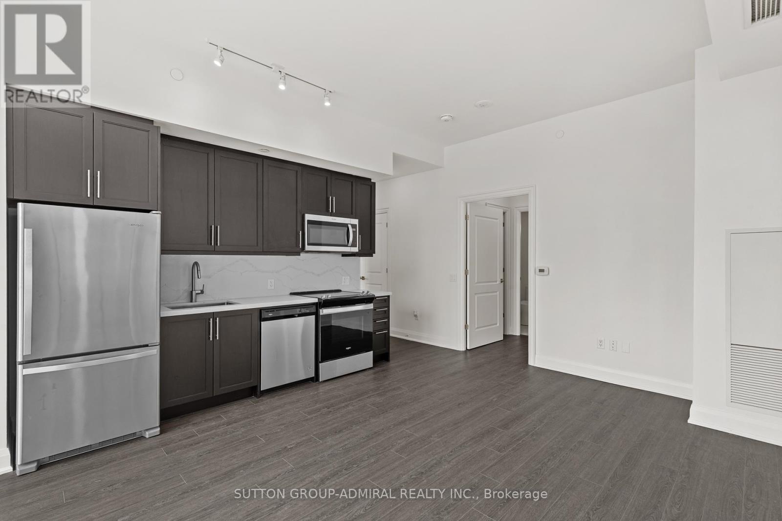 202 - 20 Gatineau Drive, Vaughan, Ontario  L4J 0L3 - Photo 4 - N12333517