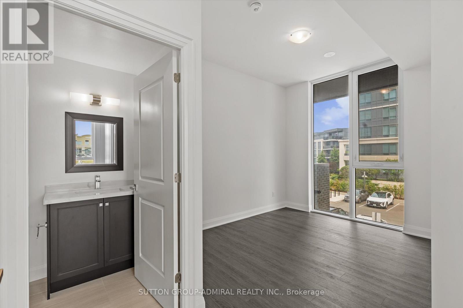 202 - 20 Gatineau Drive, Vaughan, Ontario  L4J 0L3 - Photo 6 - N12333517