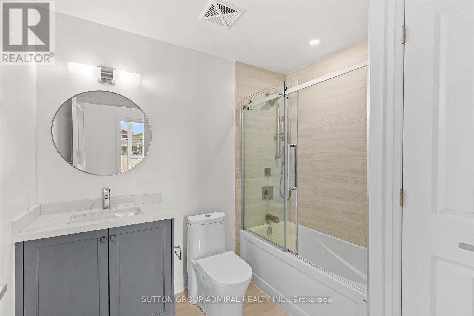202 - 20 Gatineau Drive, Vaughan, Ontario  L4J 0L3 - Photo 8 - N12333517