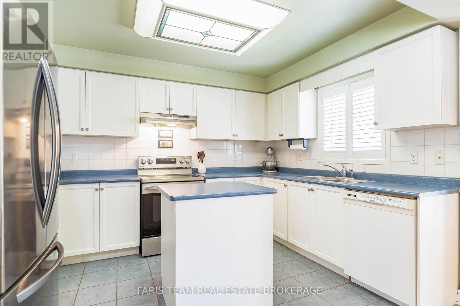 Property at 306 TUPPER BOULEVARD image 5