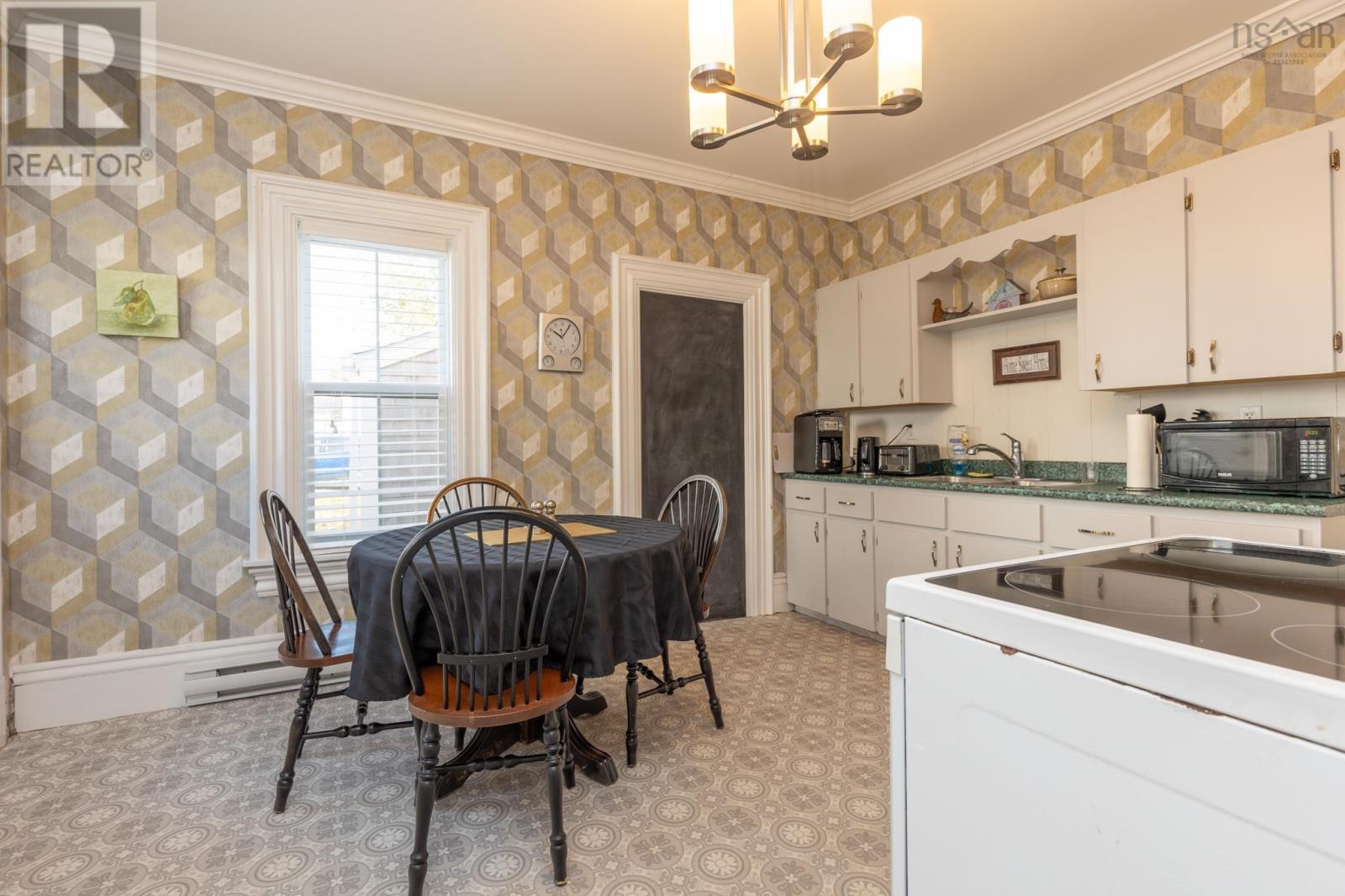 24 Albert Street, Yarmouth, Nova Scotia  B5A 3M9 - Photo 8 - 202425793