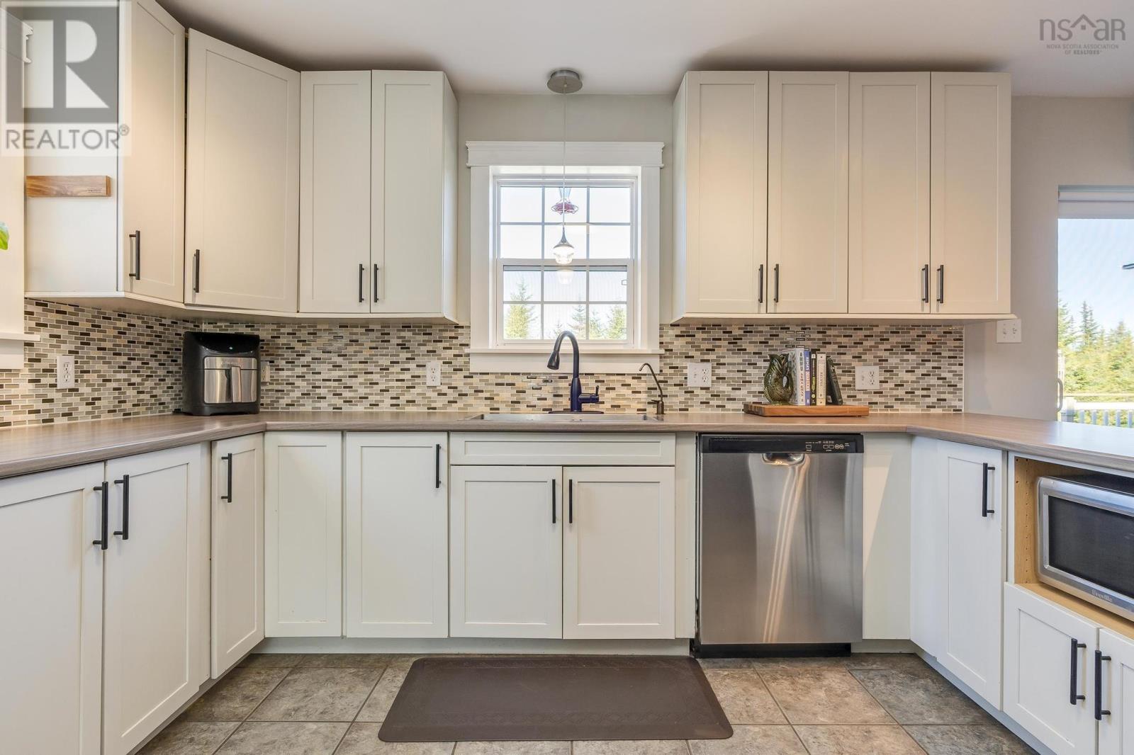 289 Leslie Road, East Lawrencetown, Nova Scotia  B2Z 1T4 - Photo 8 - 202509675