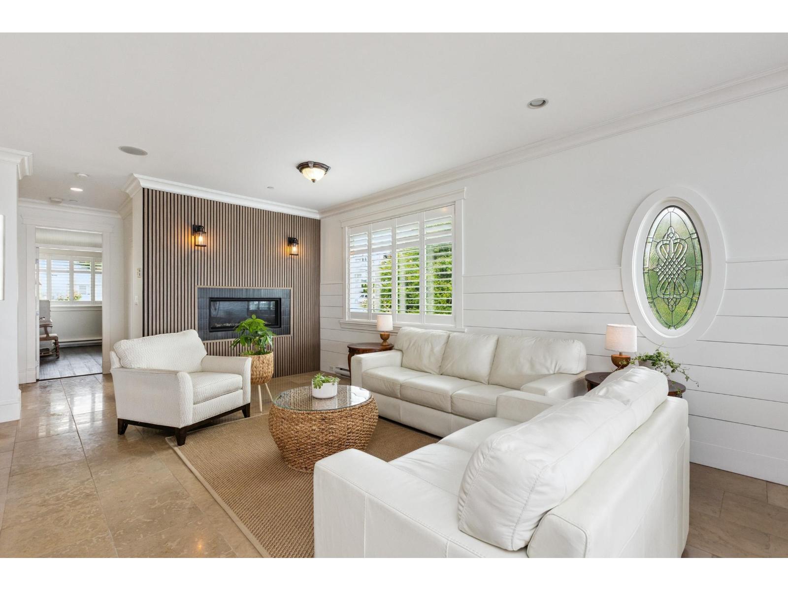 Property at 15096 BEACHVIEW AVENUE image 4
