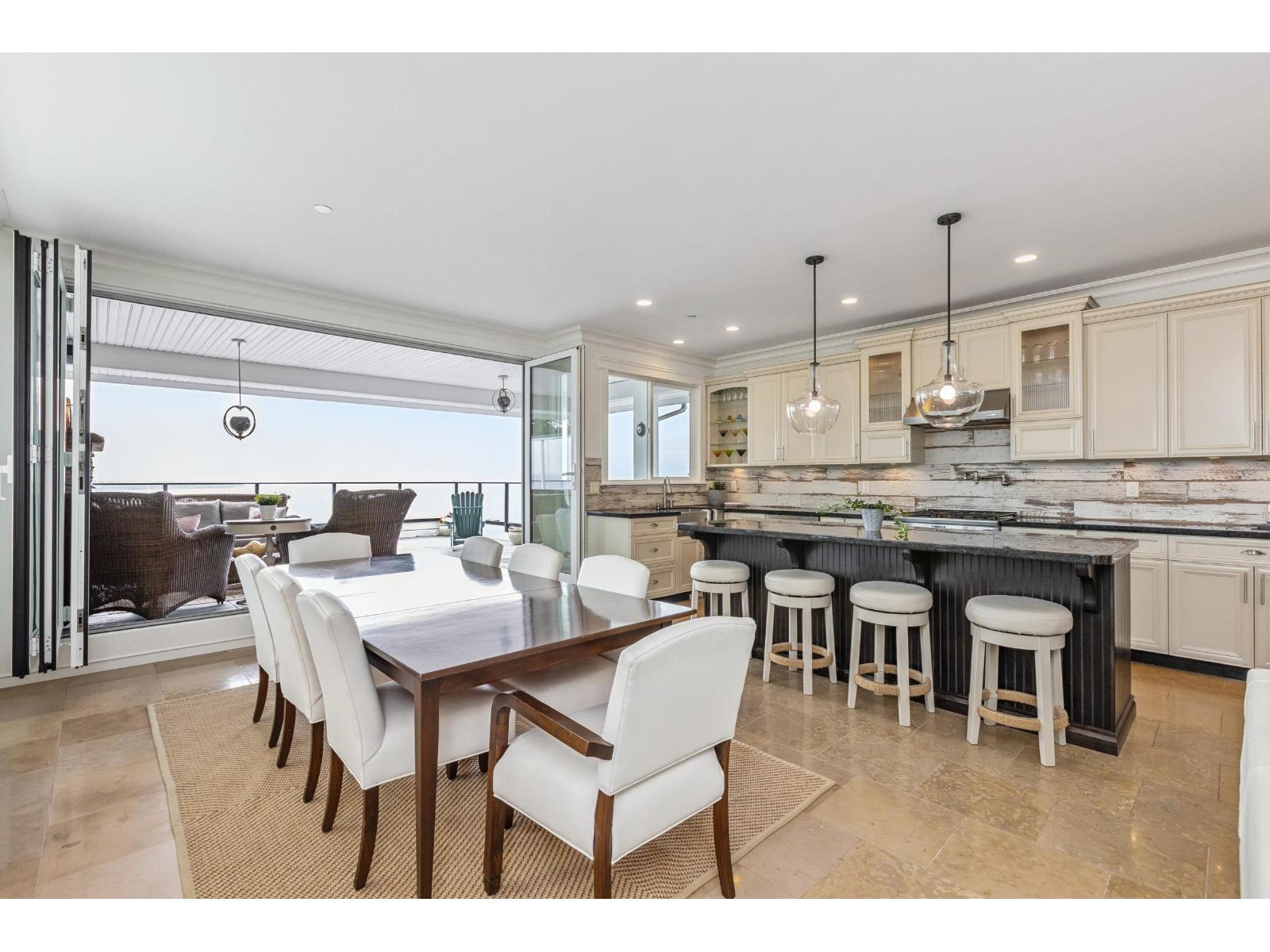 Property at 15096 BEACHVIEW AVENUE image 2