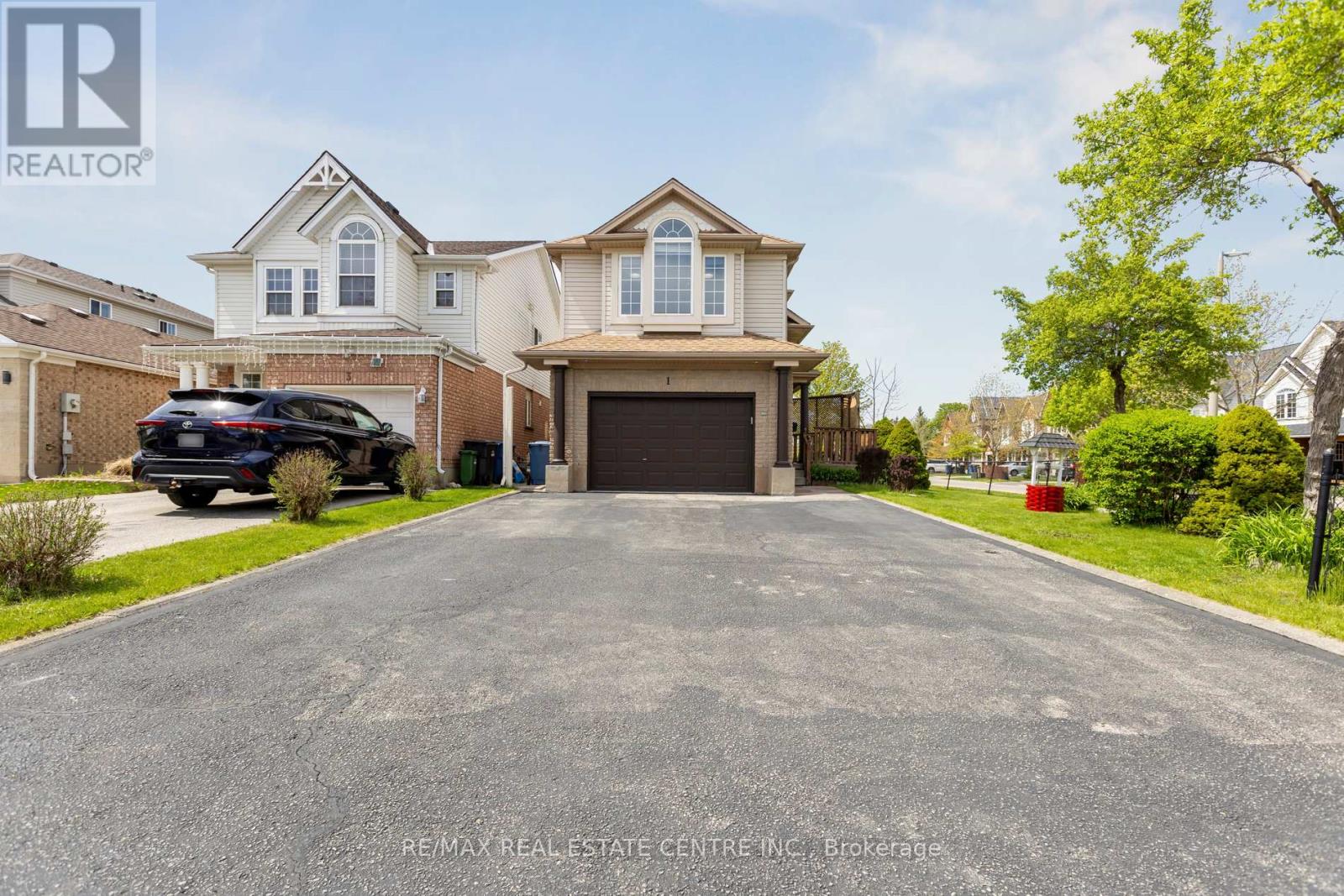 Property at 1 SILVERSMITH COURT image 1