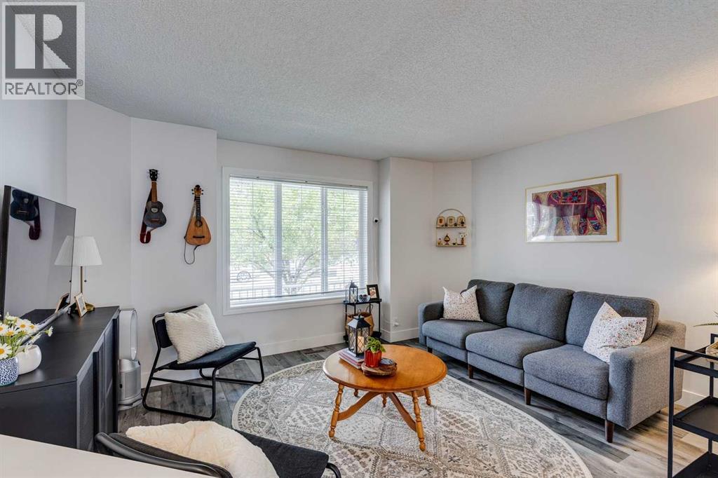 Property at 202 Evansmeade Close NW image 4