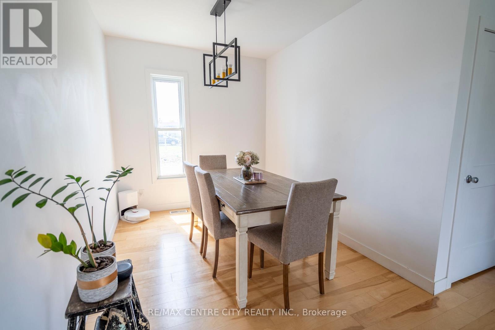 3501 Concession Drive, Southwest Middlesex, Ontario  N0L 1M0 - Photo 10 - X12333744