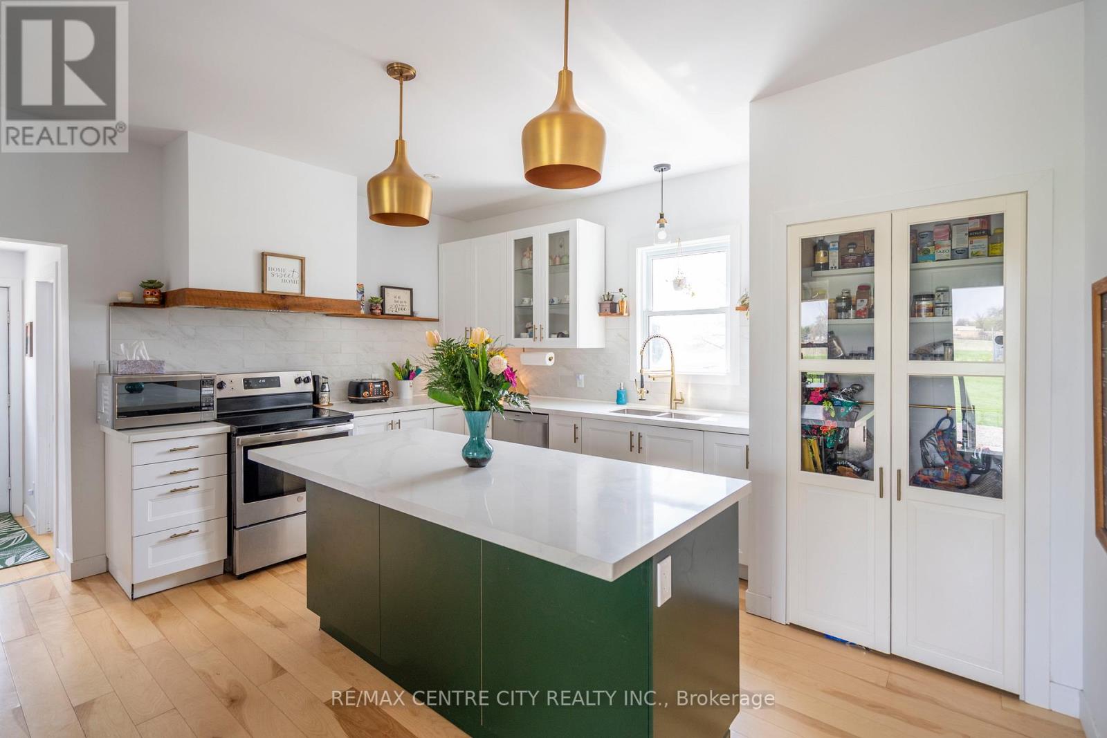 3501 Concession Drive, Southwest Middlesex, Ontario  N0L 1M0 - Photo 13 - X12333744