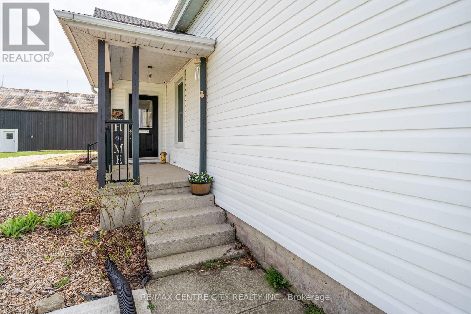 3501 Concession Drive, Southwest Middlesex, Ontario  N0L 1M0 - Photo 2 - X12333744