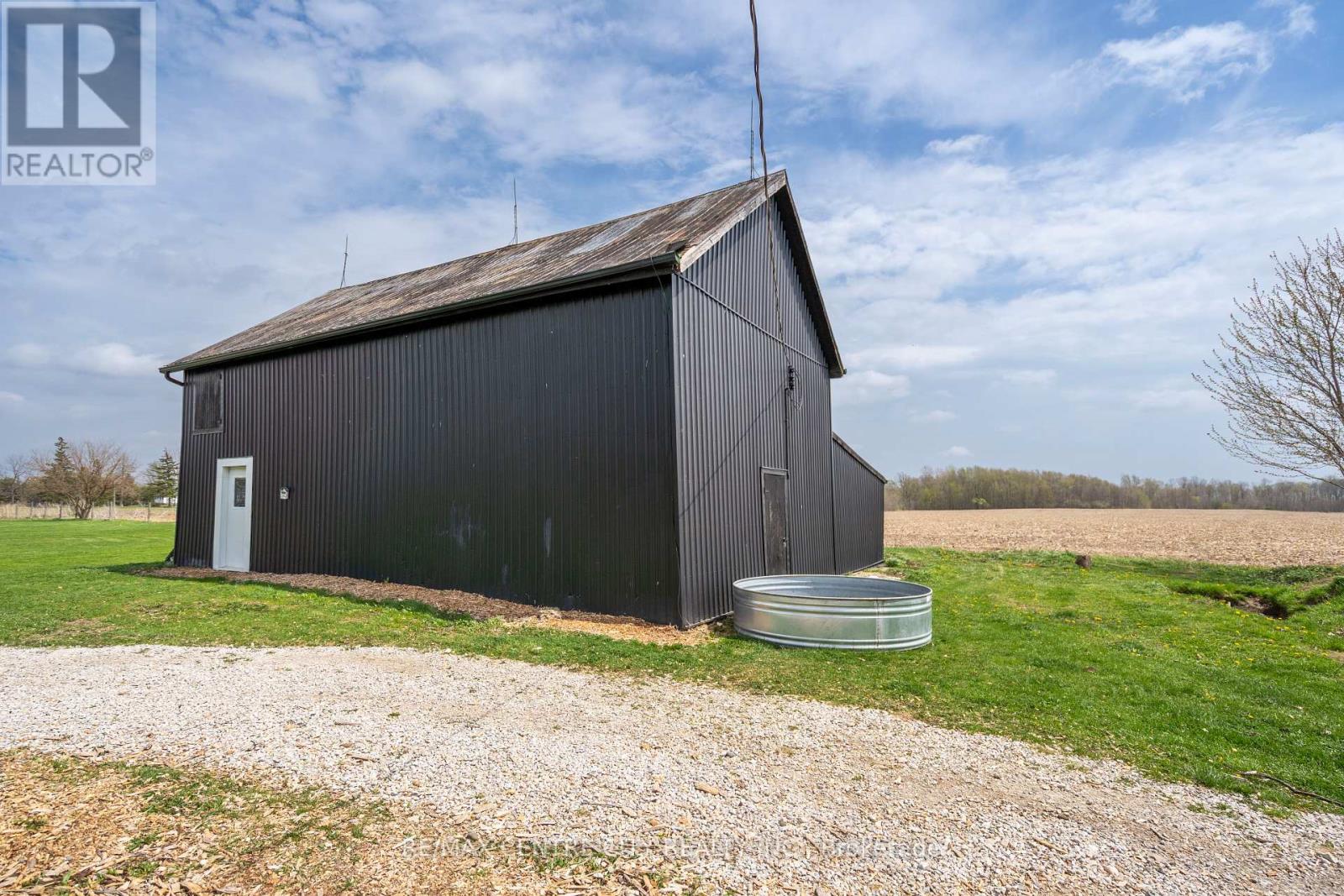 3501 Concession Drive, Southwest Middlesex, Ontario  N0L 1M0 - Photo 48 - X12333744