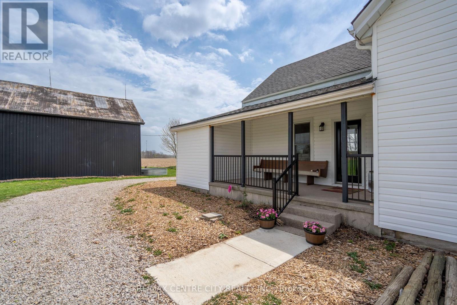 3501 Concession Drive, Southwest Middlesex, Ontario  N0L 1M0 - Photo 5 - X12333744