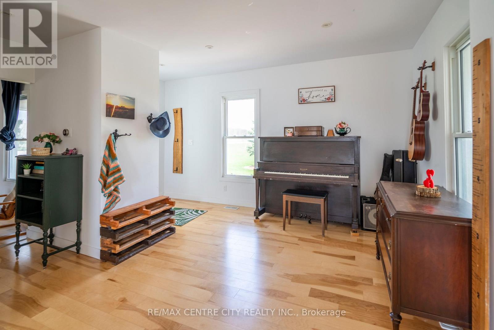 3501 Concession Drive, Southwest Middlesex, Ontario  N0L 1M0 - Photo 9 - X12333744
