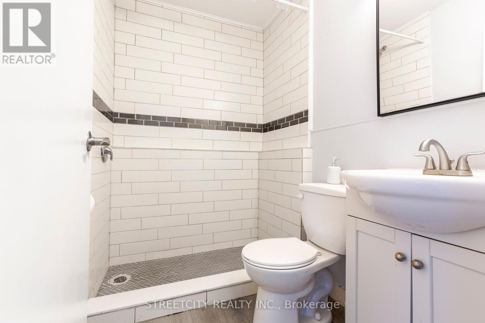 210 - 1172 Hamilton Road E, London East, Ontario  N5W 1A9 - Photo 10 - X12333763