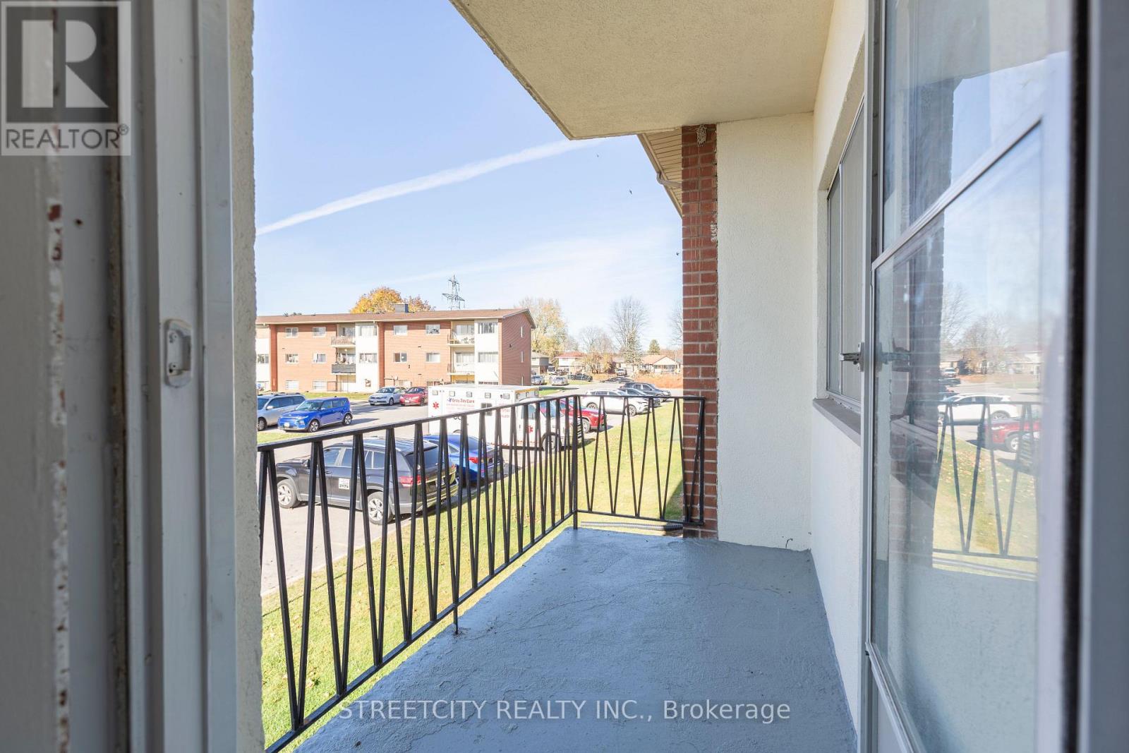 210 - 1172 Hamilton Road E, London East, Ontario  N5W 1A9 - Photo 11 - X12333763