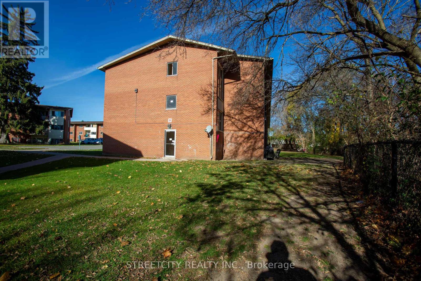 210 - 1172 Hamilton Road E, London East, Ontario  N5W 1A9 - Photo 17 - X12333763