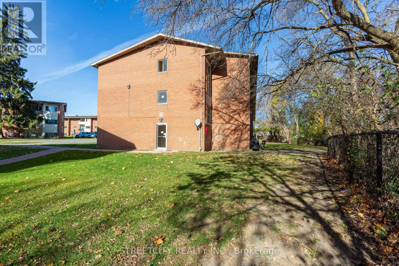 210 - 1172 Hamilton Road E, London East, Ontario  N5W 1A9 - Photo 18 - X12333763