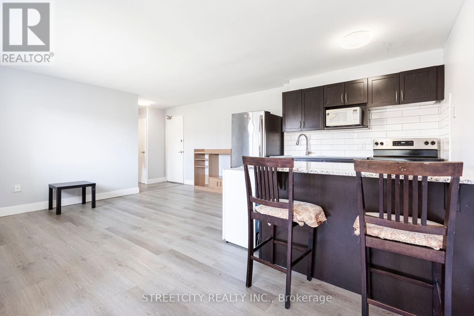 210 - 1172 Hamilton Road E, London East, Ontario  N5W 1A9 - Photo 4 - X12333763