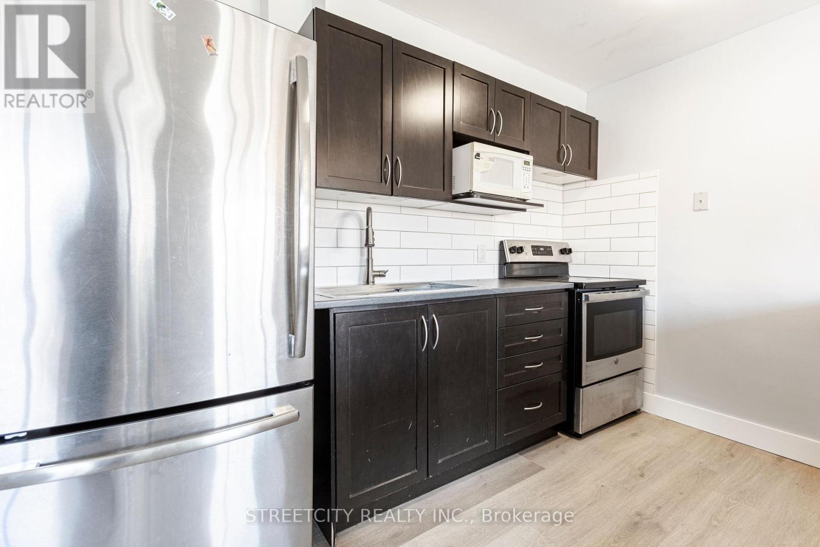 210 - 1172 Hamilton Road E, London East, Ontario  N5W 1A9 - Photo 6 - X12333763