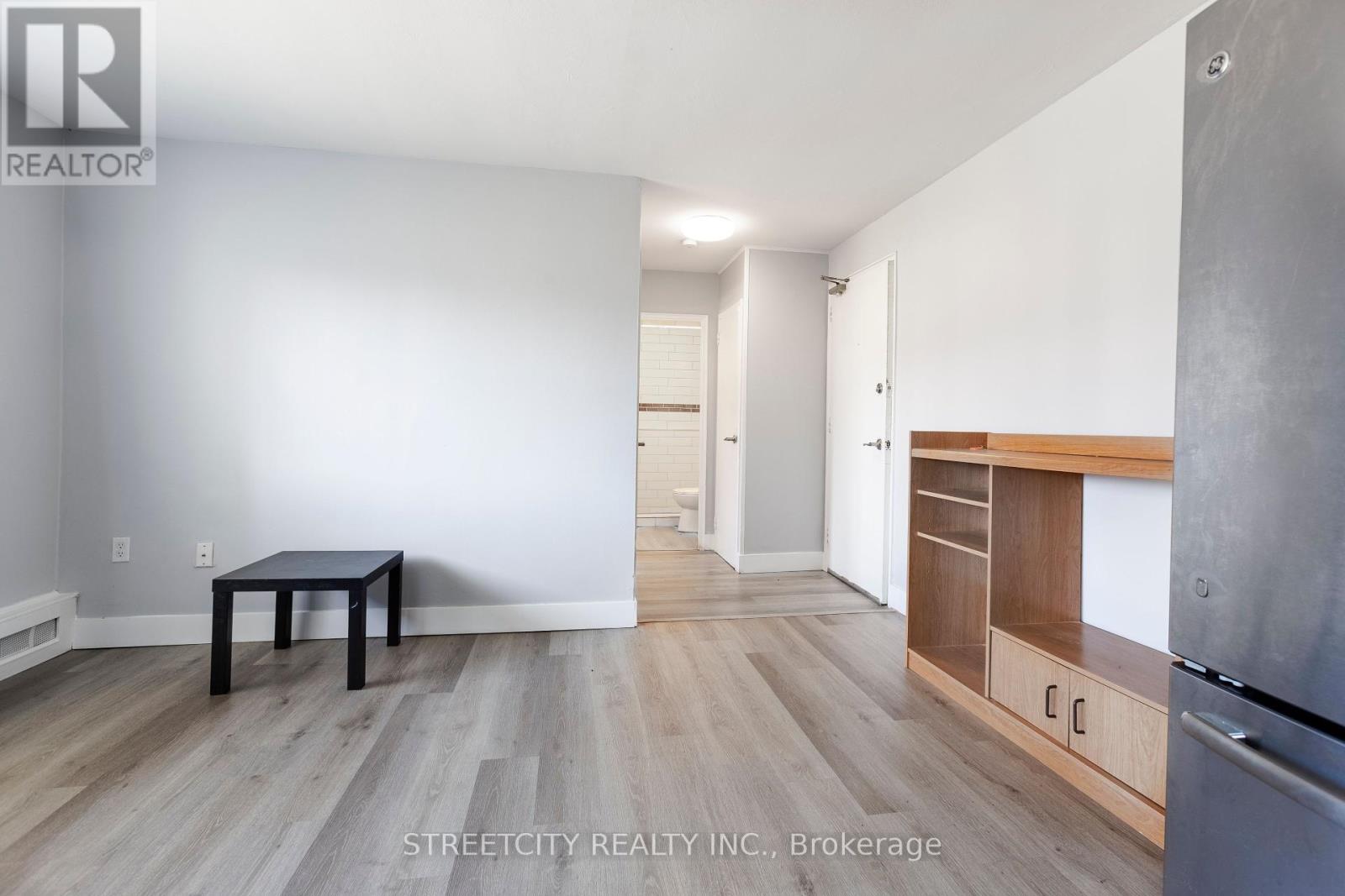 210 - 1172 Hamilton Road E, London East, Ontario  N5W 1A9 - Photo 7 - X12333763