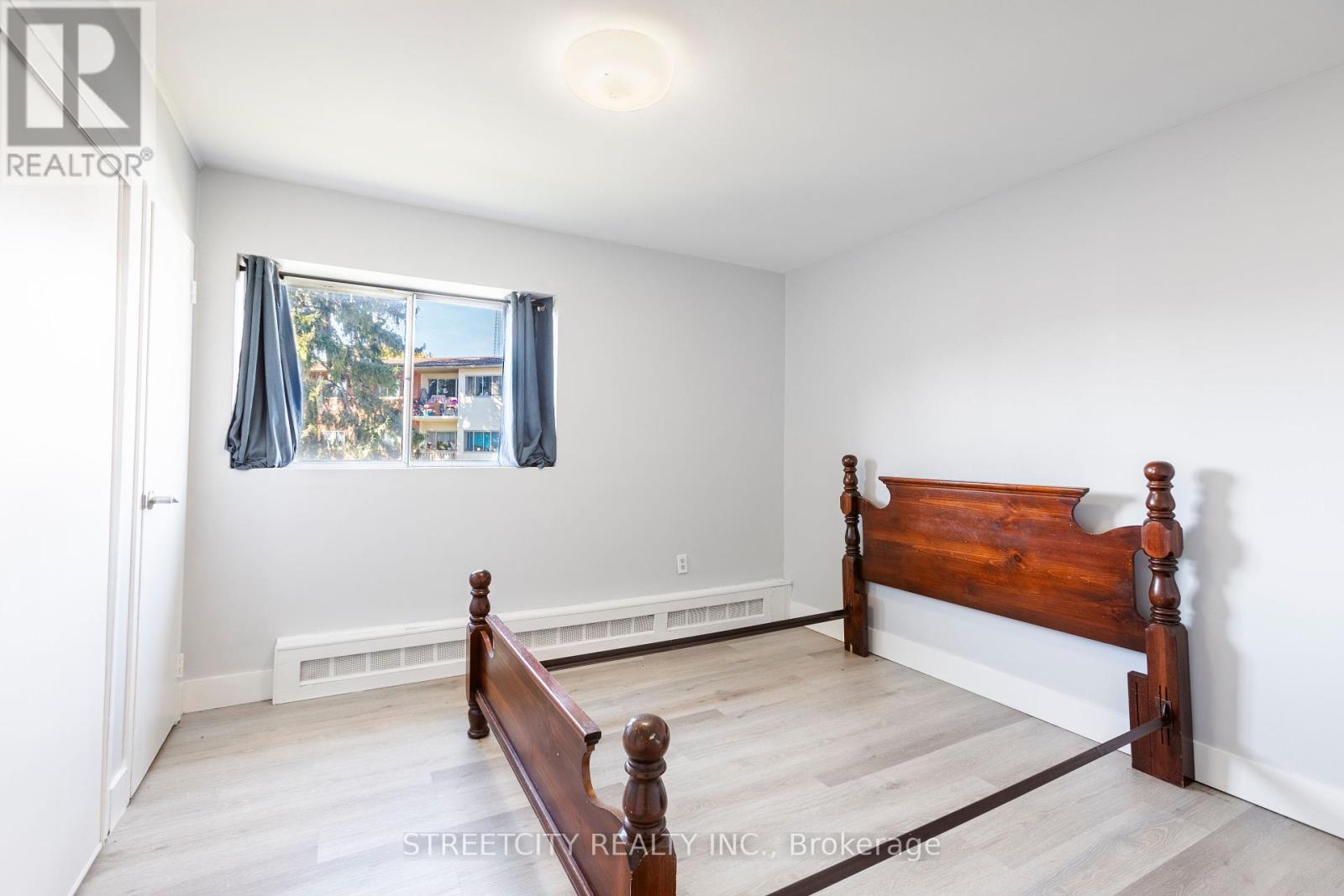 210 - 1172 Hamilton Road E, London East, Ontario  N5W 1A9 - Photo 8 - X12333763