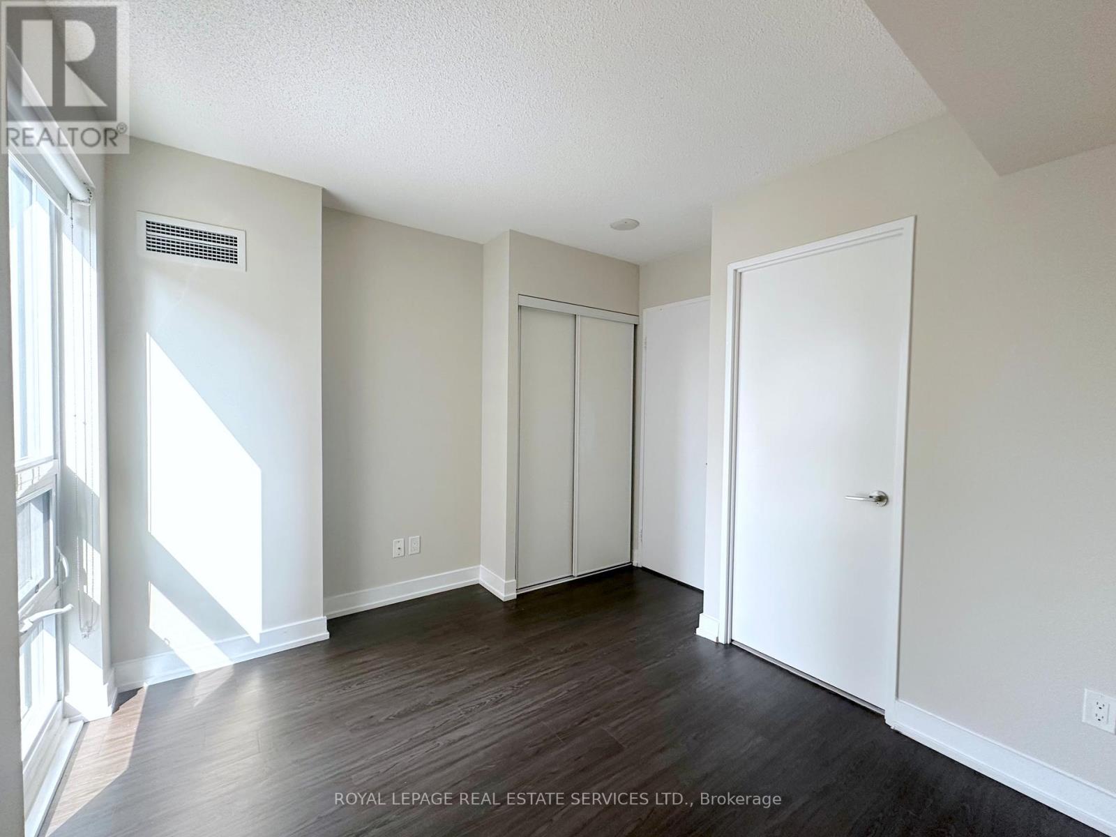 702 - 561 Sherbourne Street, Toronto, Ontario  M4X 0A1 - Photo 8 - C12333679