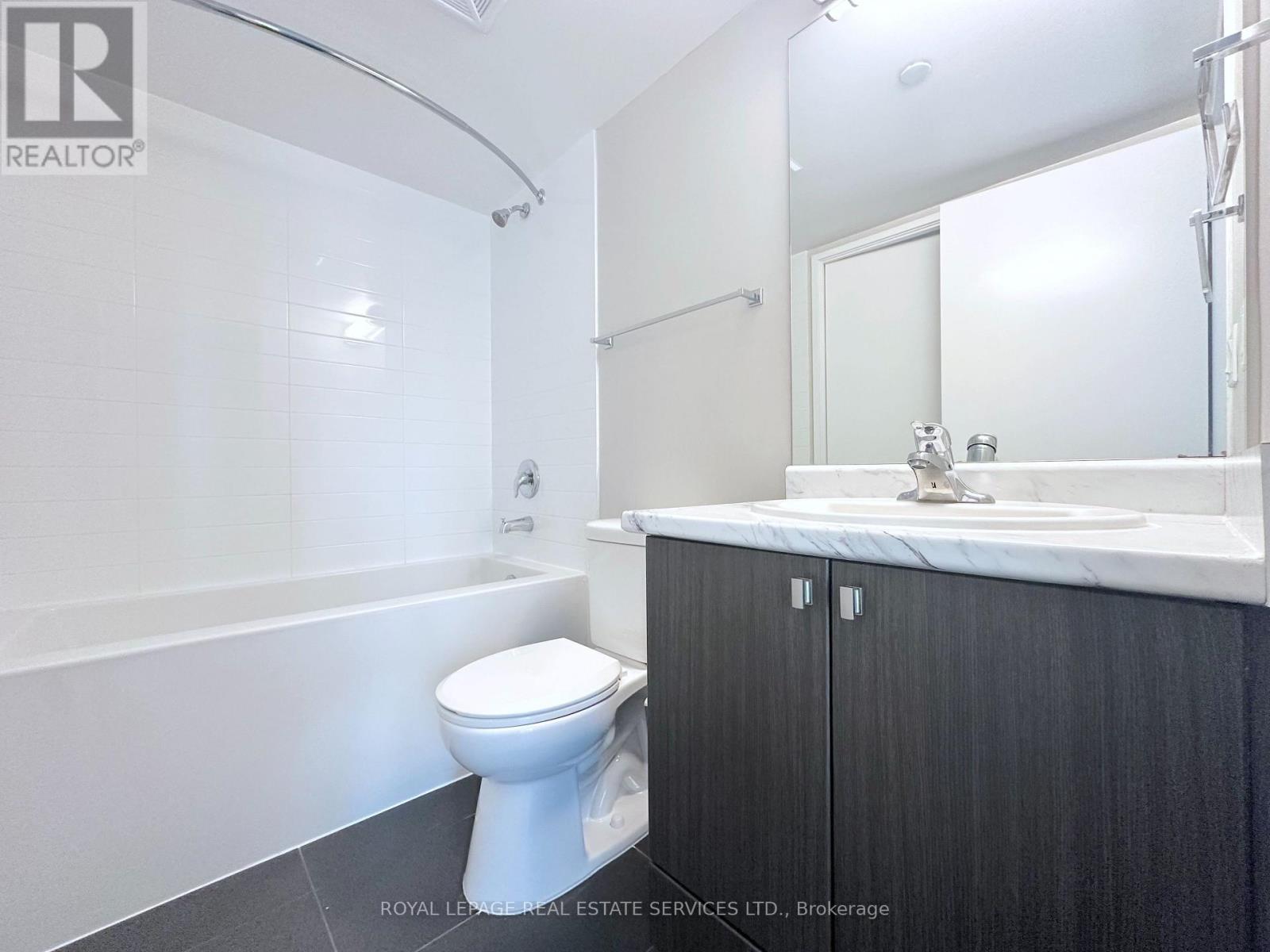 702 - 561 Sherbourne Street, Toronto, Ontario  M4X 0A1 - Photo 9 - C12333679