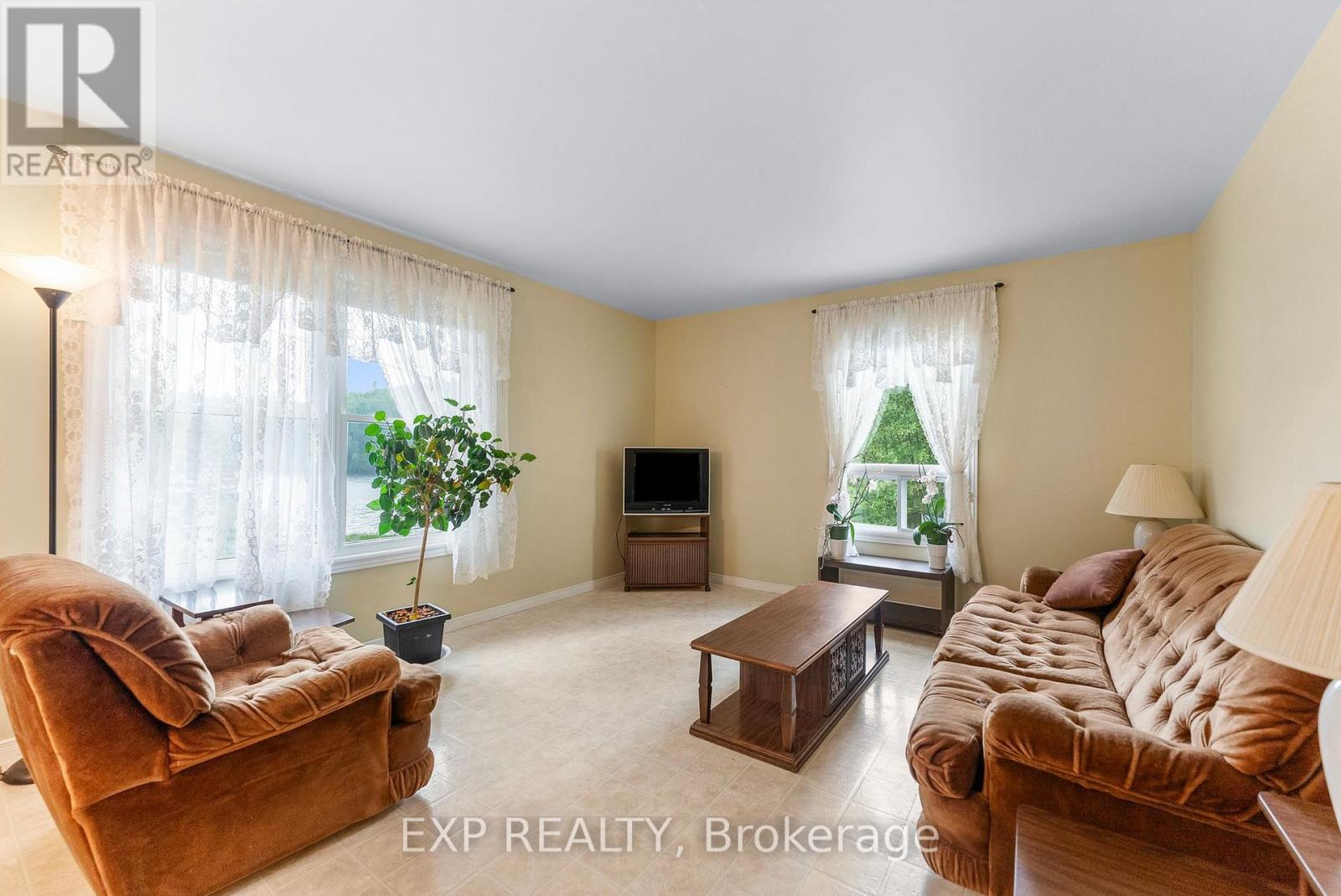 328 Horseshoe Lane, Madawaska Valley, Ontario  K0J 1B0 - Photo 11 - X12333805