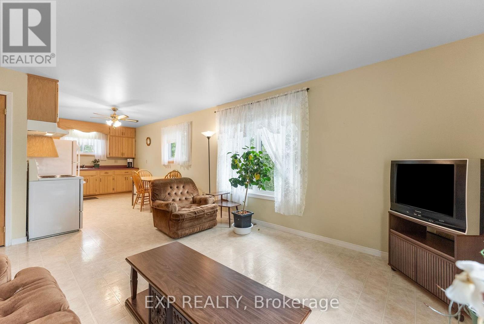 328 Horseshoe Lane, Madawaska Valley, Ontario  K0J 1B0 - Photo 13 - X12333805