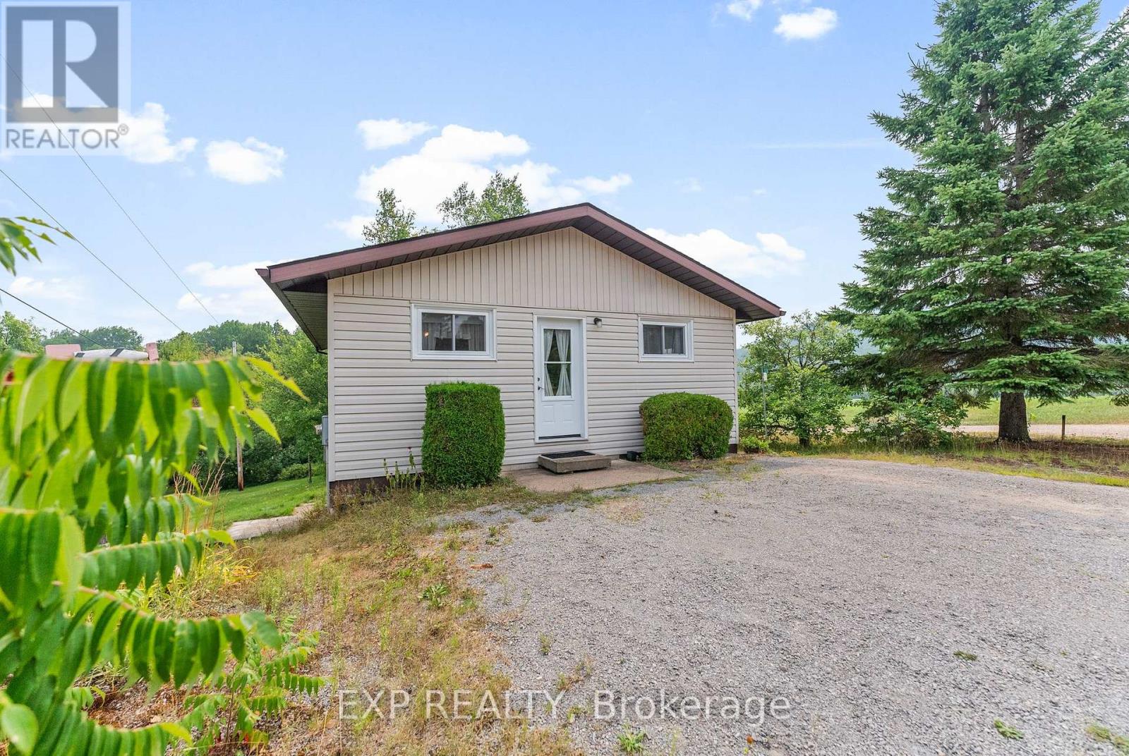 328 Horseshoe Lane, Madawaska Valley, Ontario  K0J 1B0 - Photo 2 - X12333805