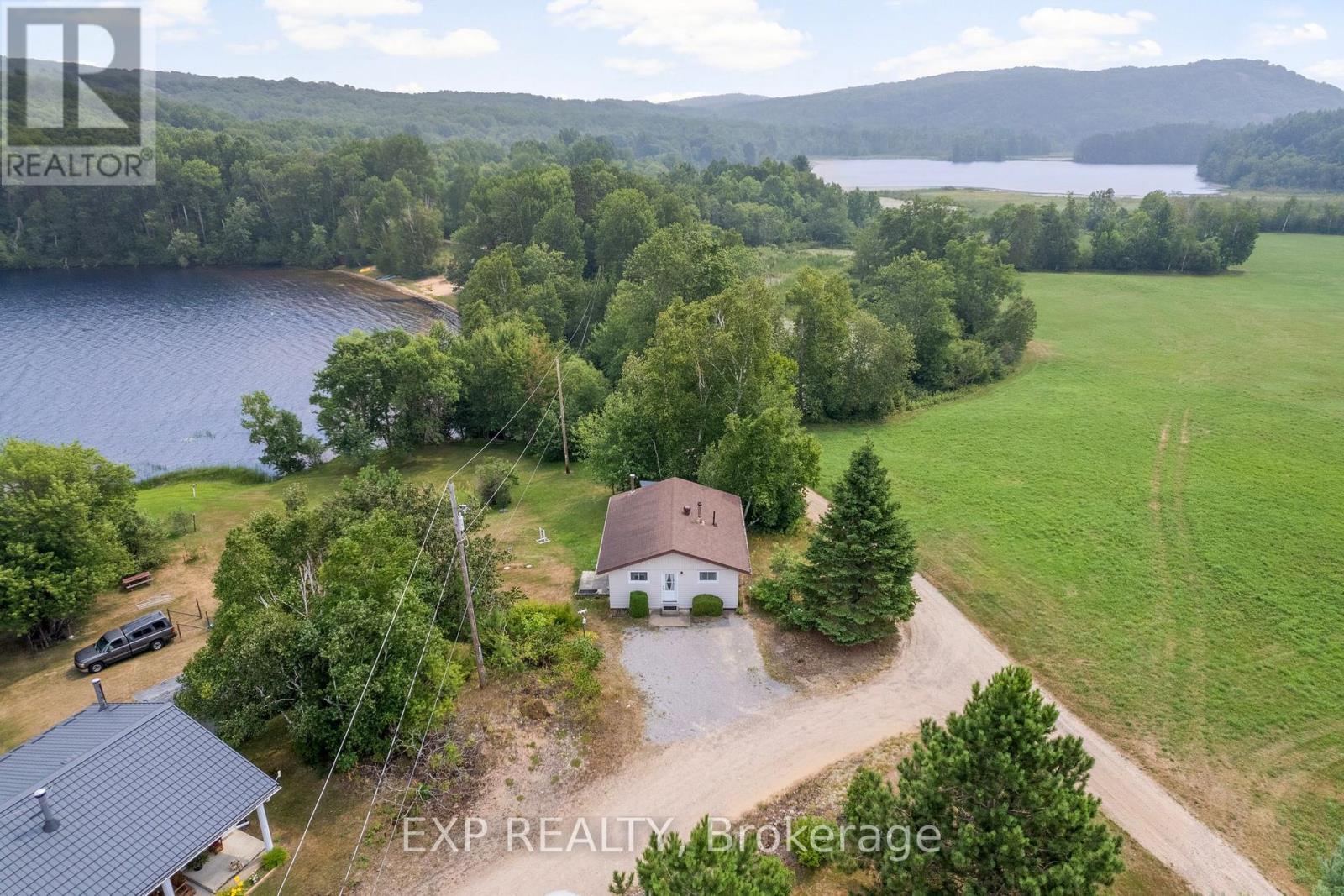 328 Horseshoe Lane, Madawaska Valley, Ontario  K0J 1B0 - Photo 3 - X12333805