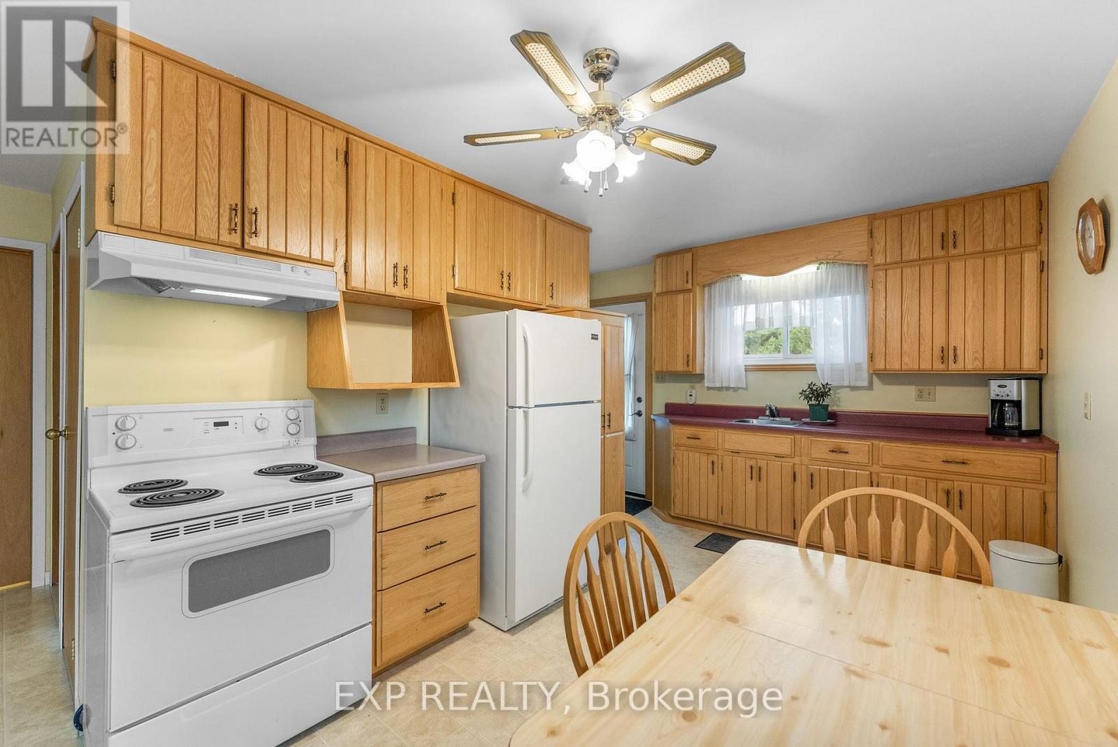 328 Horseshoe Lane, Madawaska Valley, Ontario  K0J 1B0 - Photo 8 - X12333805