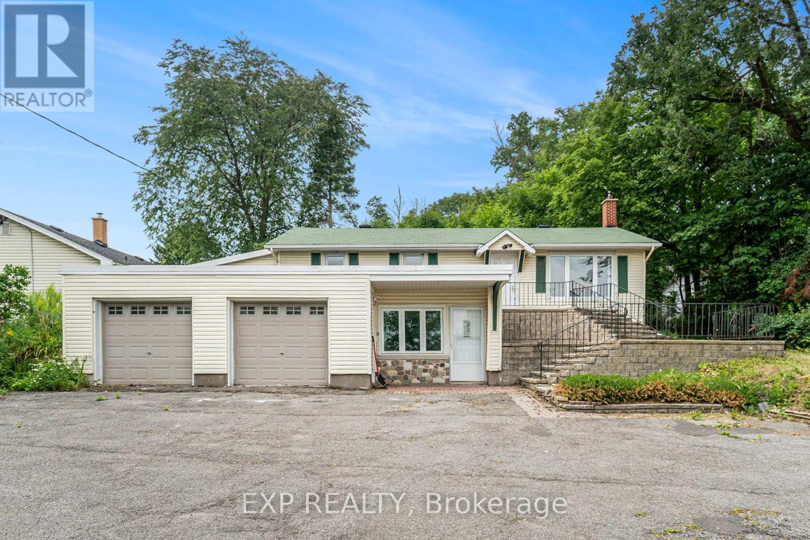 3854 Prince Of Wales Drive, Ottawa, Ontario  K2C 3H2 - Photo 1 - X12333754