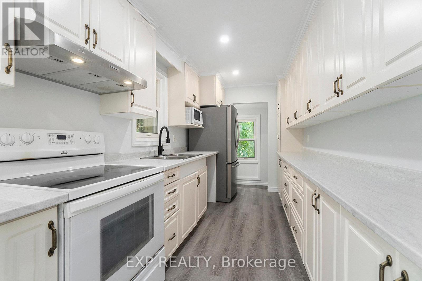 3854 Prince Of Wales Drive, Ottawa, Ontario  K2C 3H2 - Photo 12 - X12333754