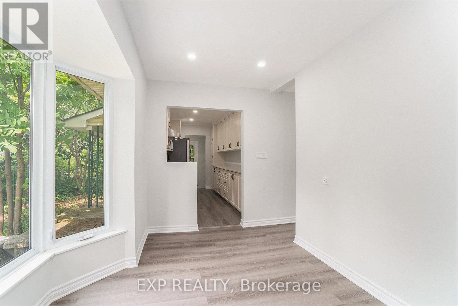 3854 Prince Of Wales Drive, Ottawa, Ontario  K2C 3H2 - Photo 17 - X12333754
