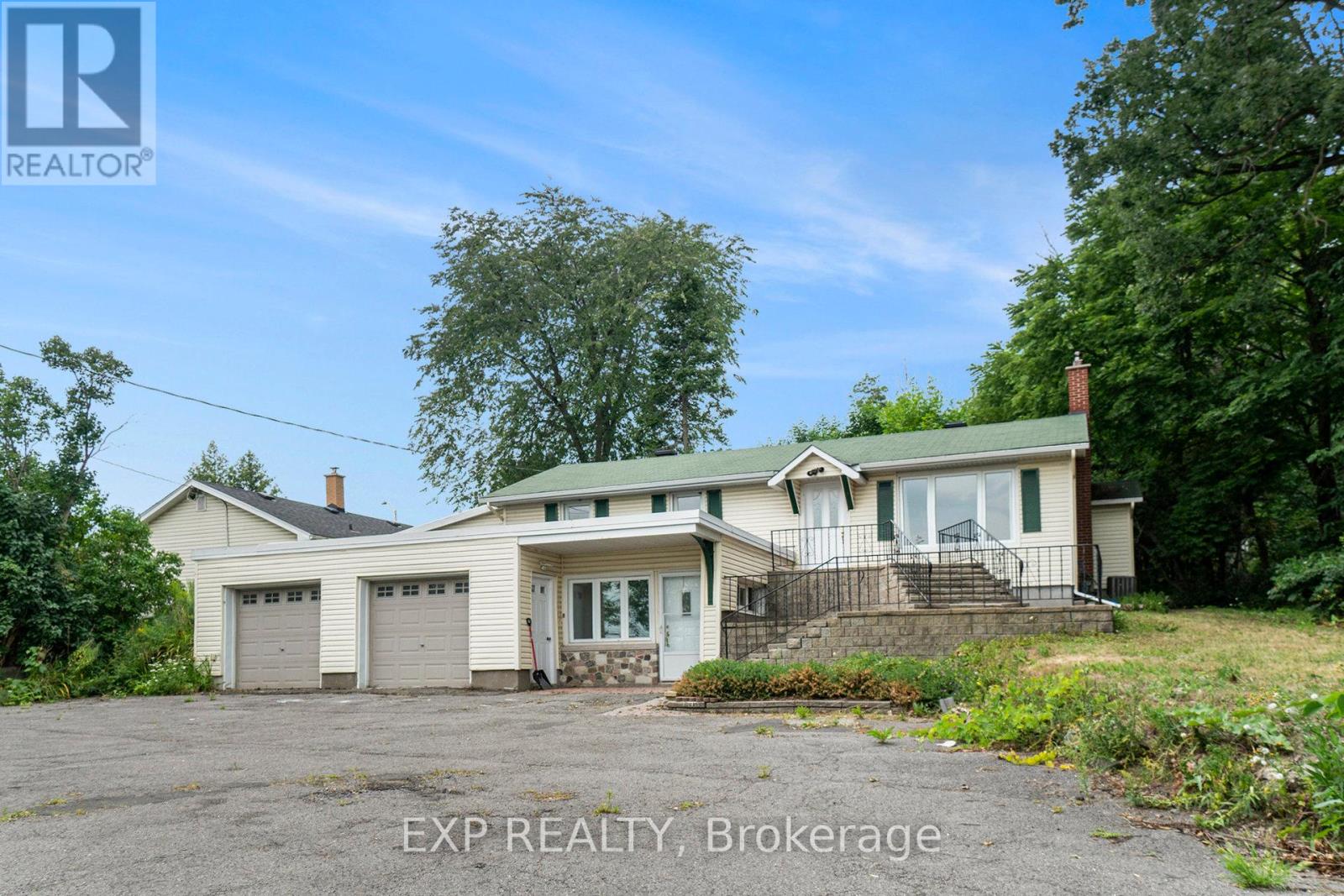 3854 Prince Of Wales Drive, Ottawa, Ontario  K2C 3H2 - Photo 2 - X12333754