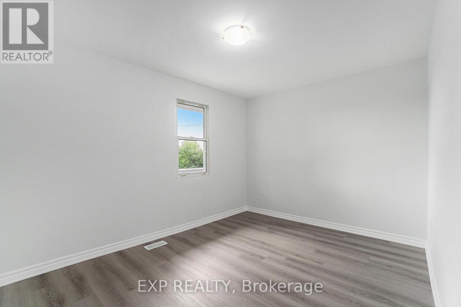 3854 Prince Of Wales Drive, Ottawa, Ontario  K2C 3H2 - Photo 21 - X12333754