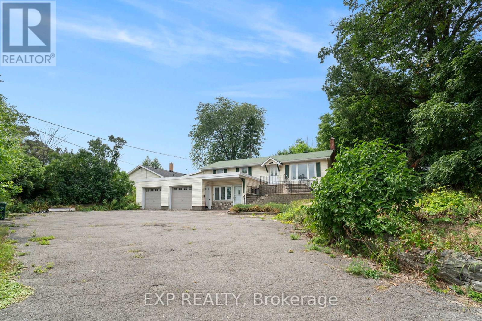 3854 Prince Of Wales Drive, Ottawa, Ontario  K2C 3H2 - Photo 3 - X12333754