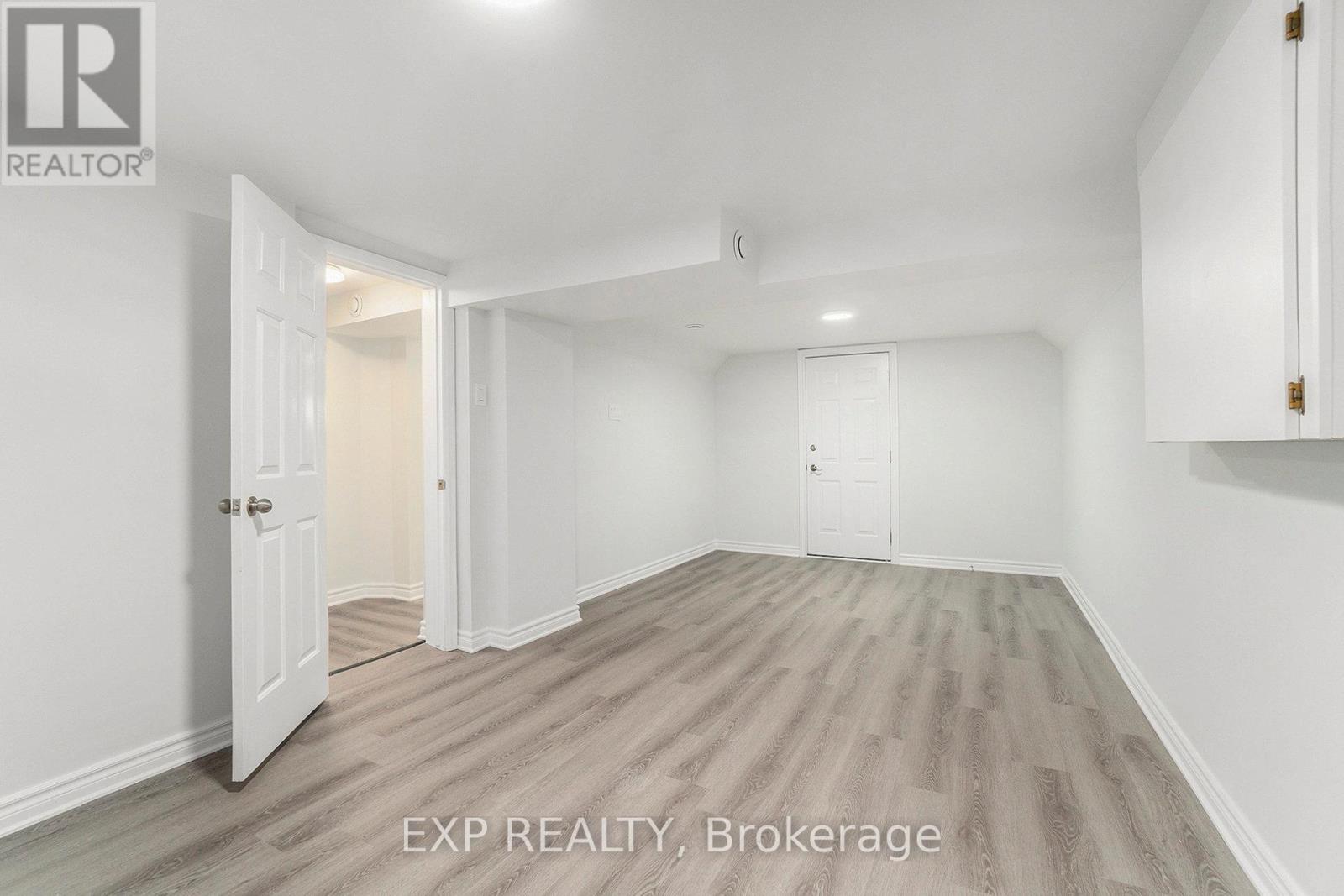 3854 Prince Of Wales Drive, Ottawa, Ontario  K2C 3H2 - Photo 30 - X12333754