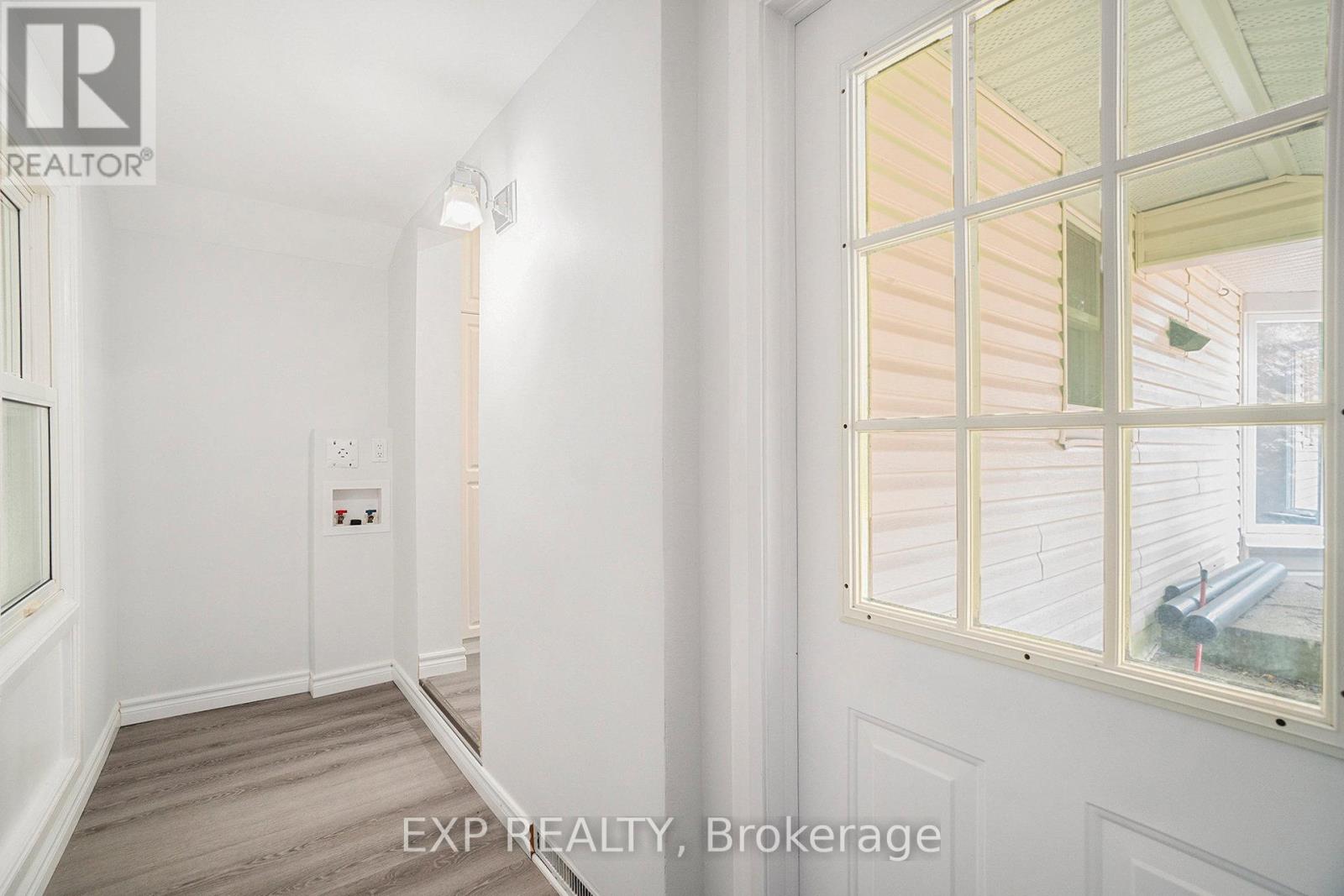 3854 Prince Of Wales Drive, Ottawa, Ontario  K2C 3H2 - Photo 4 - X12333754