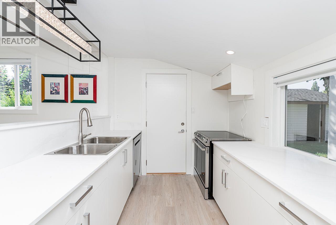 1747 Salisbury Avenue, Port Coquitlam, British Columbia  V3B 1X6 - Photo 8 - R3034066