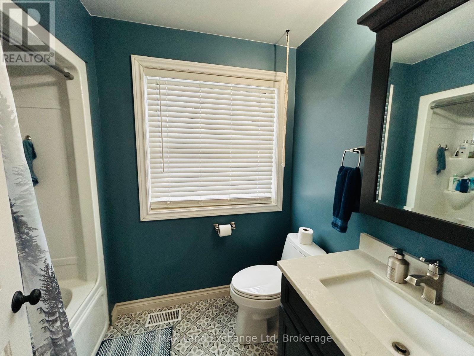 660 Gloria Street, North Huron, Ontario  N0G 2W0 - Photo 10 - X12333792